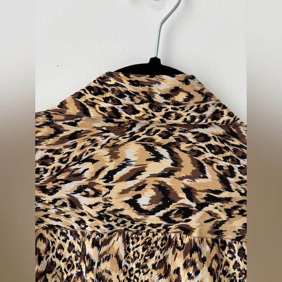 Vintage 100% Silk Leopard Print Blouse Animal Print Button Down Top S - Picture 9 of 11